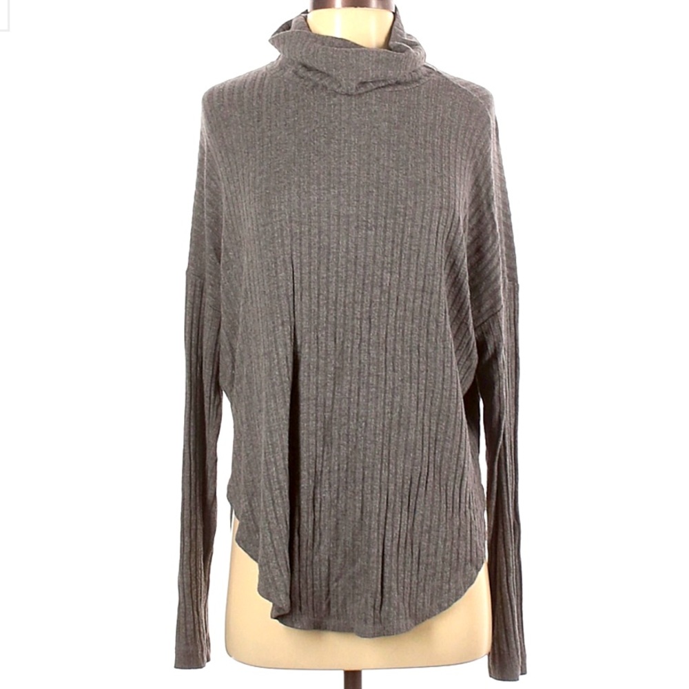BELLA LUXX - “softest” oversized turtleneck sweater (XS)